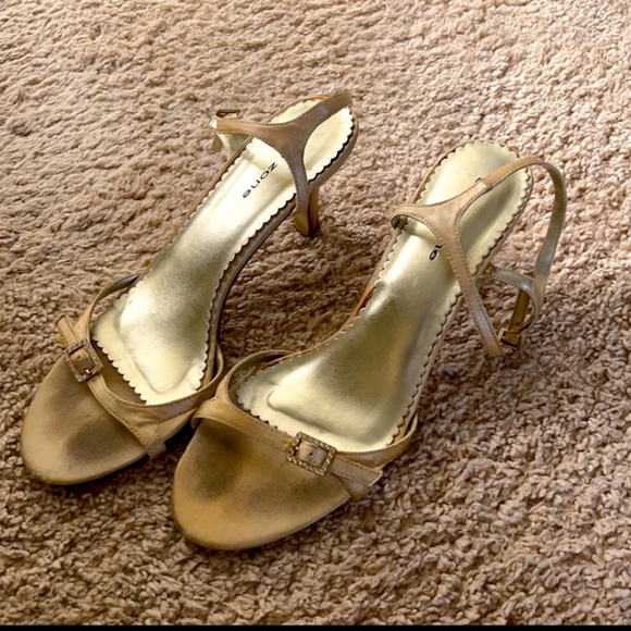 Gold heels 🛍 - Picture 1 of 1